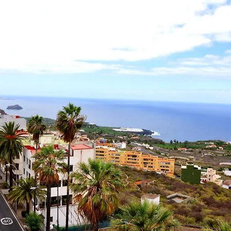 Spacious With Sea And Mountain Views In Apartment *