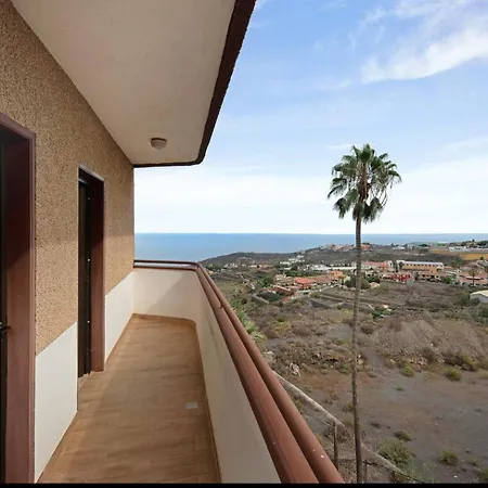 Spacious With Sea And Mountain Views In