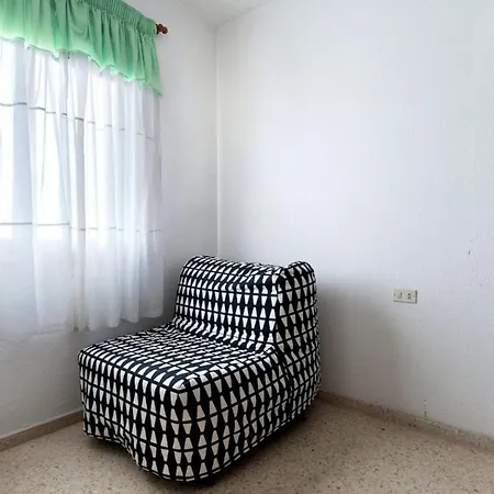 Spacious With Sea And Mountain Views In Apartment