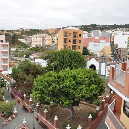 Spacious With Sea And Mountain Views In