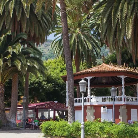 Spacious With Sea And Mountain Views In Lejlighed