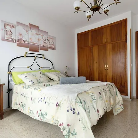 Spacious With Sea And Mountain Views In Lejlighed