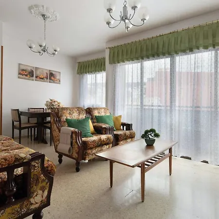 Spacious With Sea And Mountain Views In